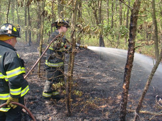 Brush Fire at LIRR Memorial Day 5-25-09